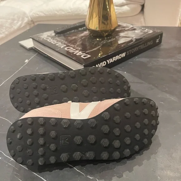 Veja Women's Blush Pink Sneakers.Great condition. - Picture 7 of 7